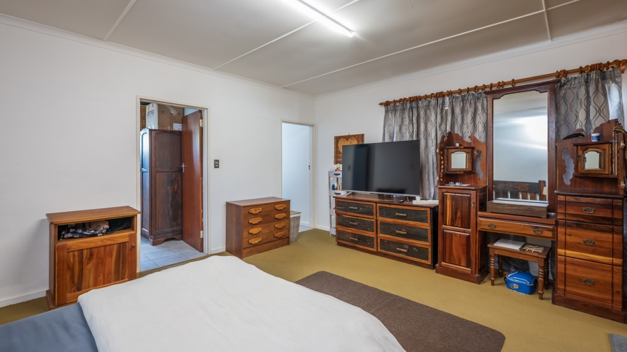 4 Bedroom Property for Sale in Struisbaai Western Cape